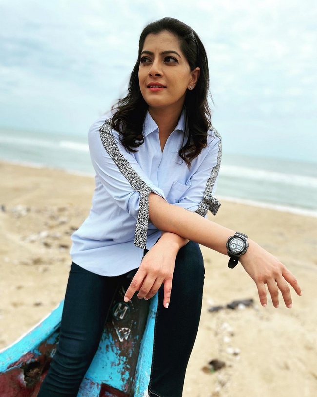 Actress Varalaxmi Sarathkumar New Instagram Pics